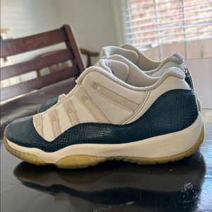 Nike Jordan 11 Retro navy snakeskin Kids Sneakers - White and Black
